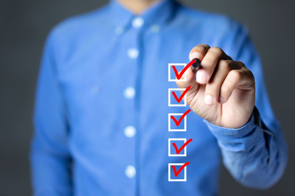 Checklist,Concept,,Businessman,Checking,Mark,On,The,Check,Boxes,With Controle van SBI codes met een checklist